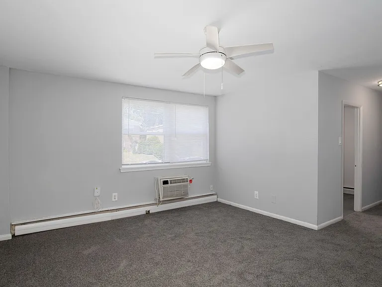 Ashley Court Apartments — Photo 12