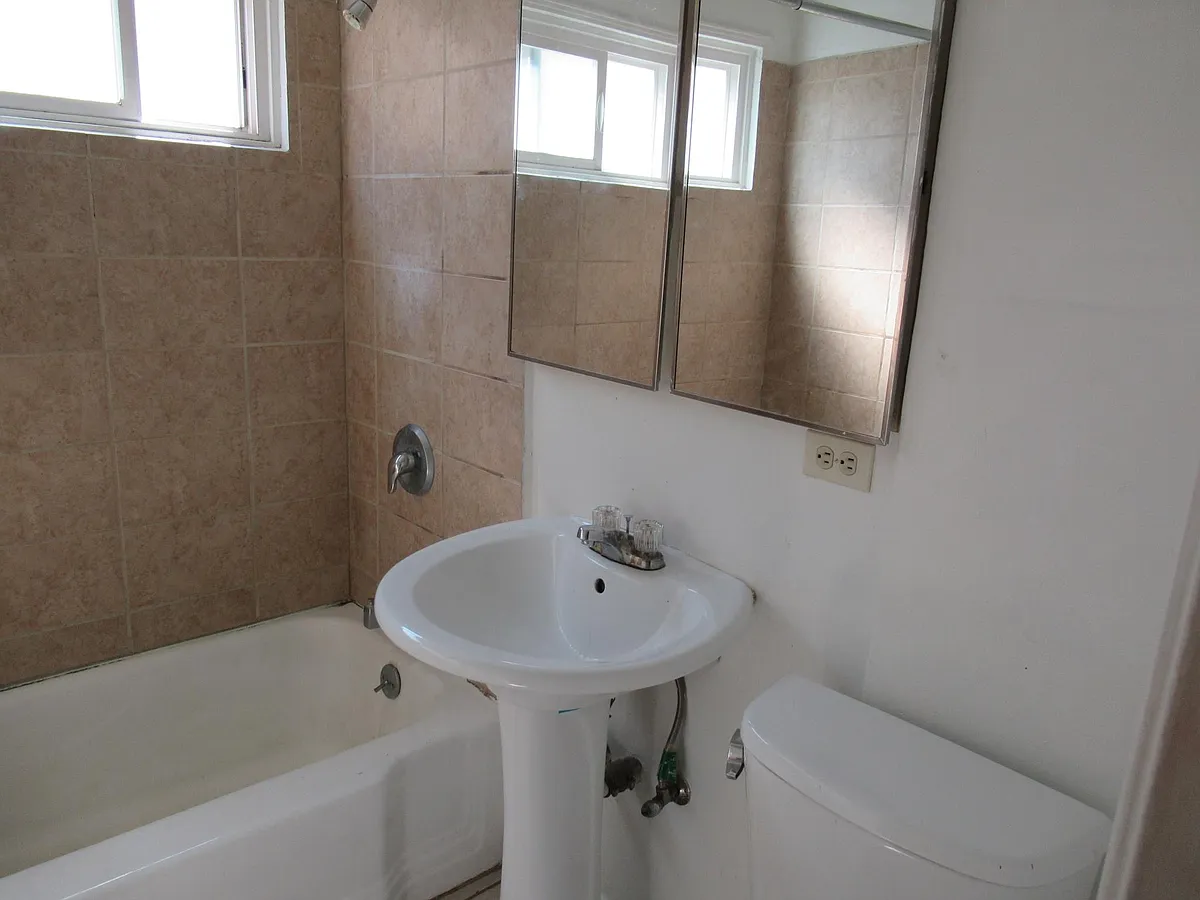 Building Photo - 11145 Camarillo St #1/2