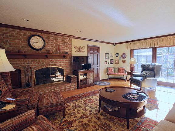 4th image of 454 Buckingham Ln