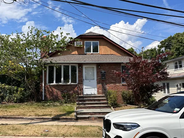 1036 Concord St, Franklin Square, NY 11010