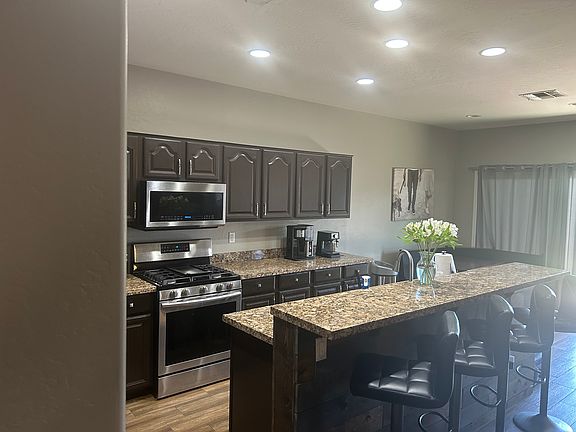 4th image of 12929 W Flower St