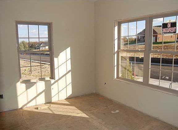 5th image of 32 Pheasant Glen Dr #9