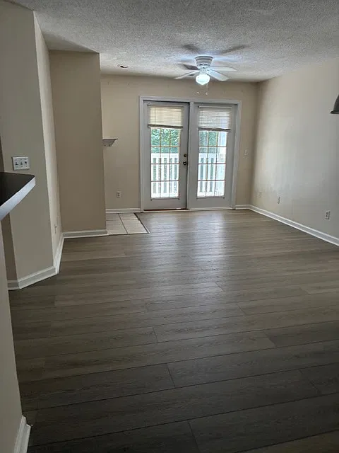 2 bed, 968 sqft, $1,600 — Photo 2
