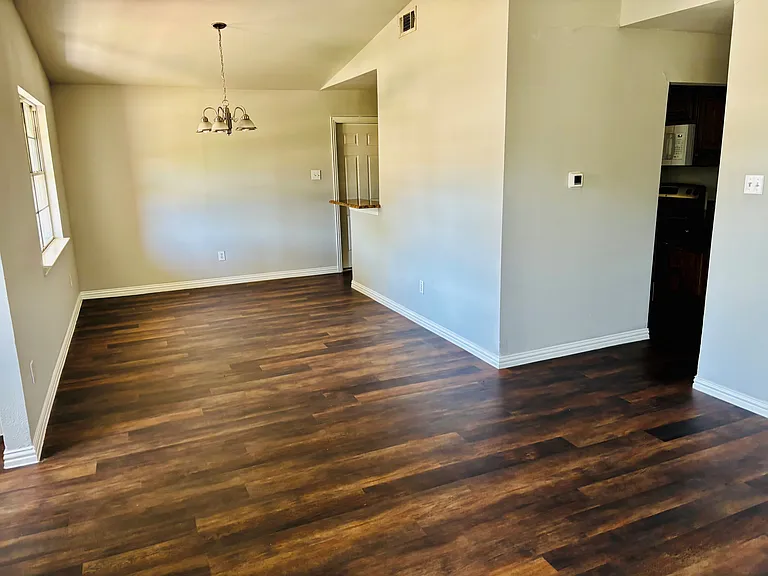 811 Memorial Dr — Photo 7