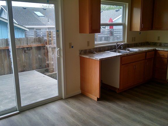 4th image of 2750 Central Ave APT A