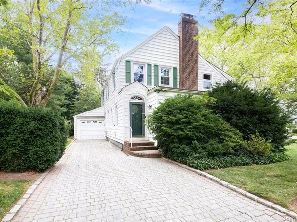 32 Chester Ave, Garden City, NY 11530
