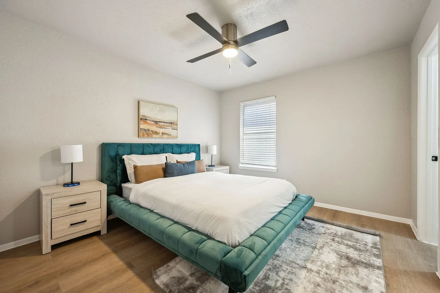 2 bed, 2.0 bath, 947 sqft, $2,496 — Photo 4