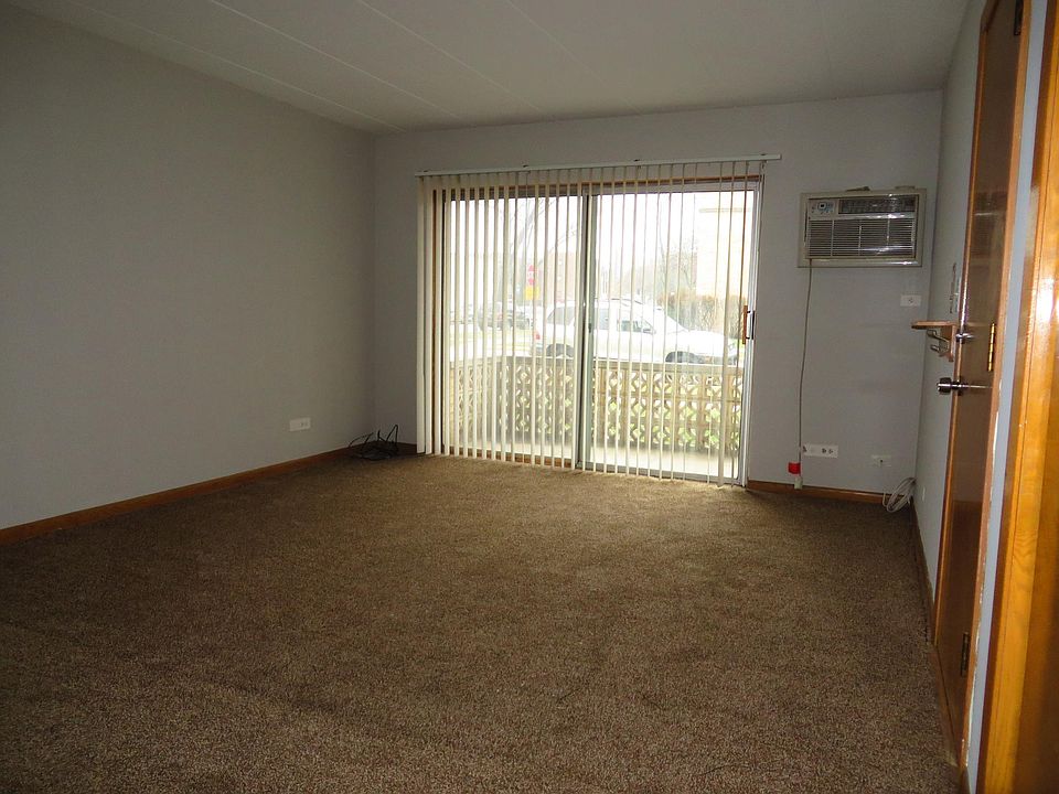 Living Room w/ balcony