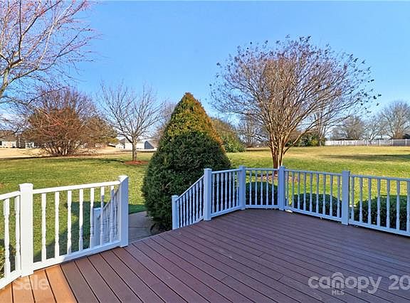 5th image of 125 Fox Den Cir