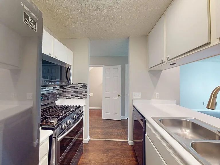 6752 Lagrange Dr — Photo 6