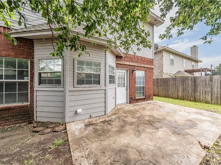 2136 Stoneridge Dr — Photo 40