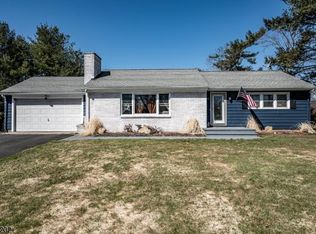 25 Blossom Hill Rd, Lebanon, NJ 08833