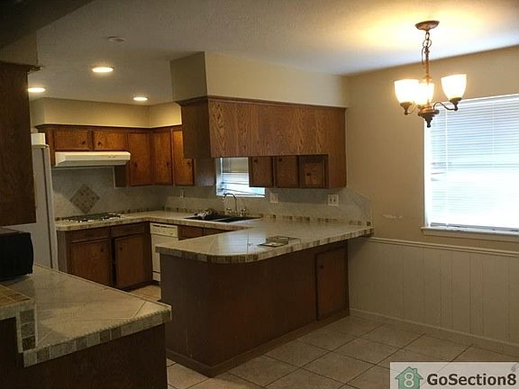 5th image of 15411 Diana Ln