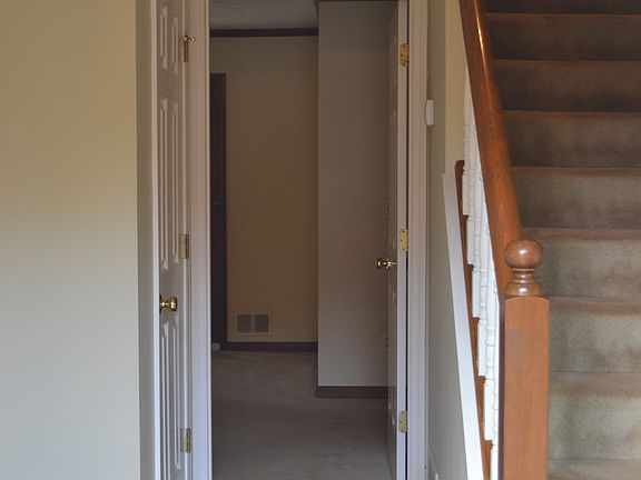 5th image of 220 Timber Laurel Ct