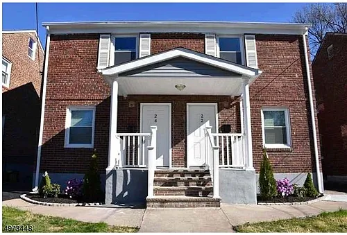 22 Dupont Pl Photo 1