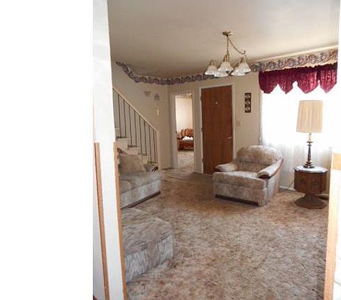5th image of 184 Oak Knoll St