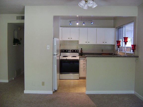 3rd image of 1115 Sir Francis Drake Blvd APT 10