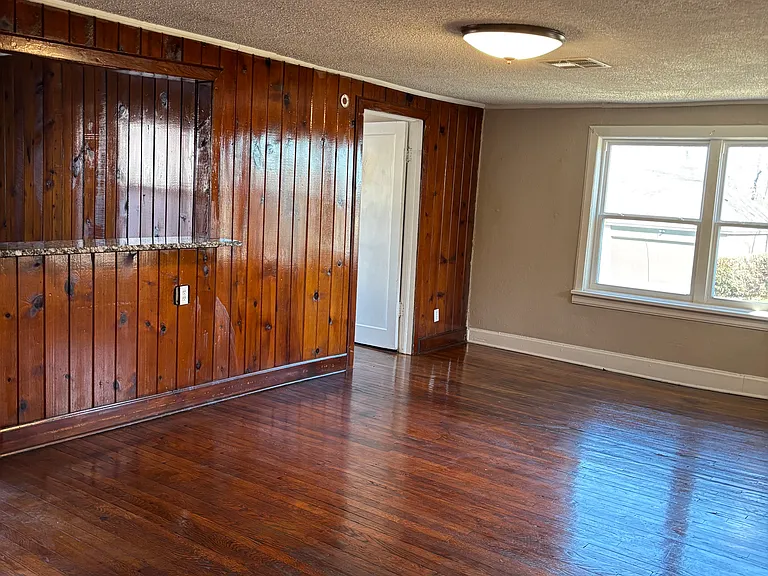 2640 N Quaker Ave — Photo 2