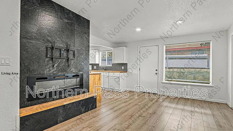 4 bed, 2.0 bath, 1520 sqft, $1,795 — Photo 4