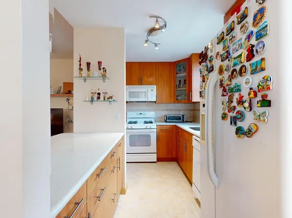 155 Oceana Drive East image 11 of 31