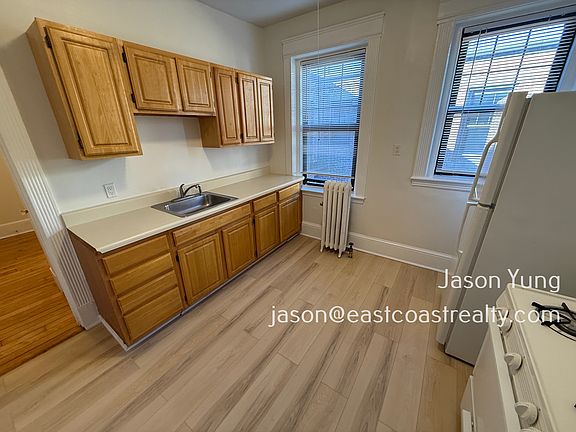 3rd image of 21 Royce Rd #249