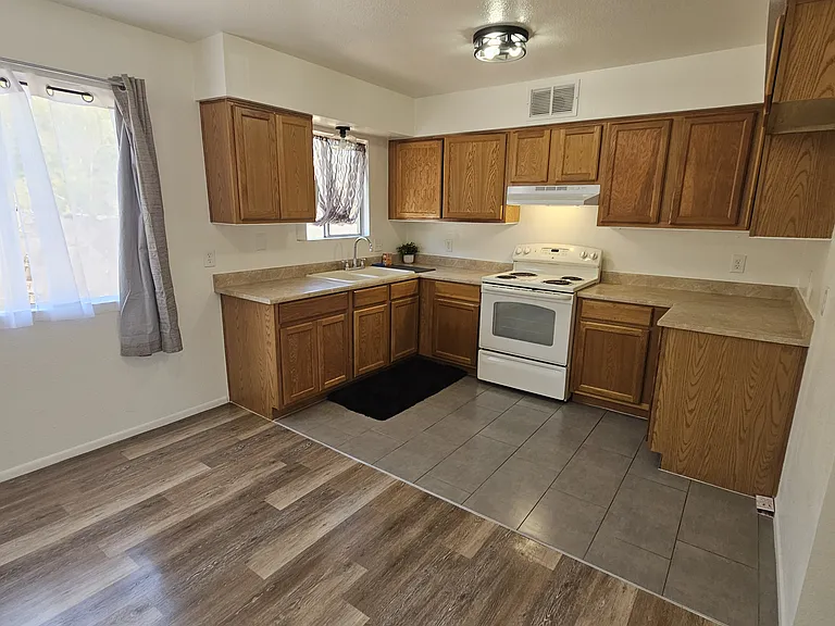 5019 N 22nd Ave #6 — Photo 8