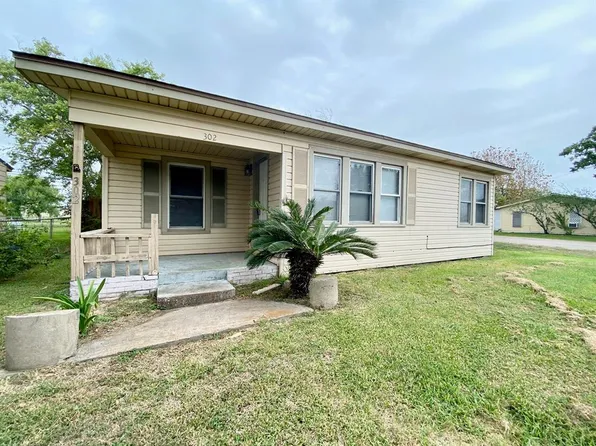 302 W 8th St, Freeport, TX 77541