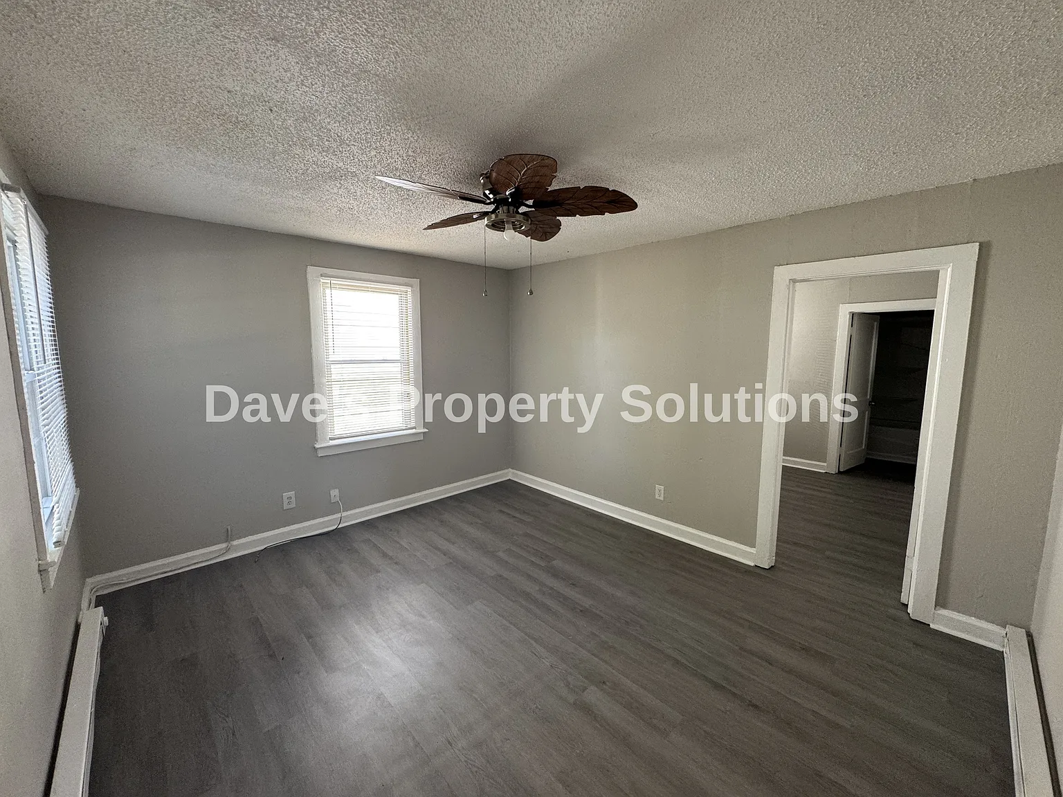1007 Logan St — Photo 2