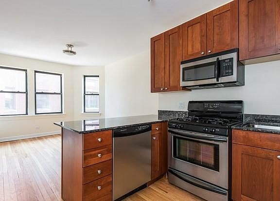 2nd image of 7013 N Wolcott Ave #3