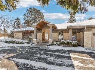 N65W30955 Beaver Lake Rd, Hartland, WI 53029