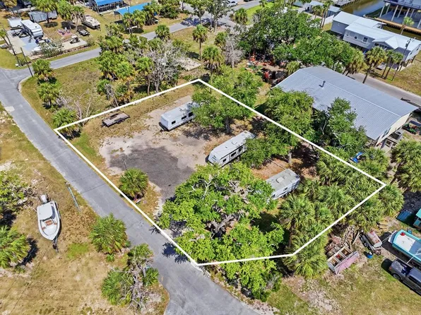 12 W 9th Ave, Horseshoe Beach, FL 32648