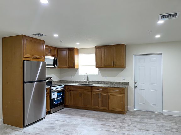 2nd image of 607 S East St