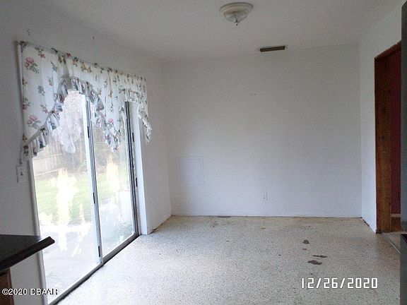 4th image of 293 Eddie Ave