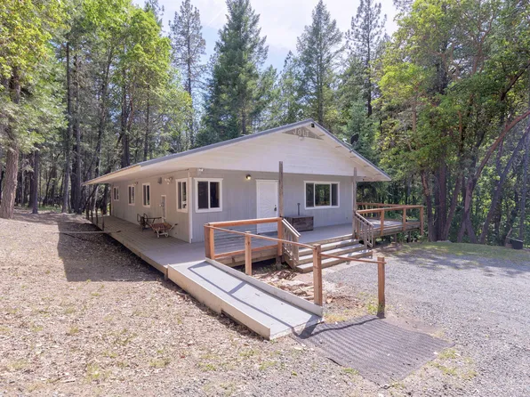 3635 Wards Creek Rd, Rogue River, OR 97537