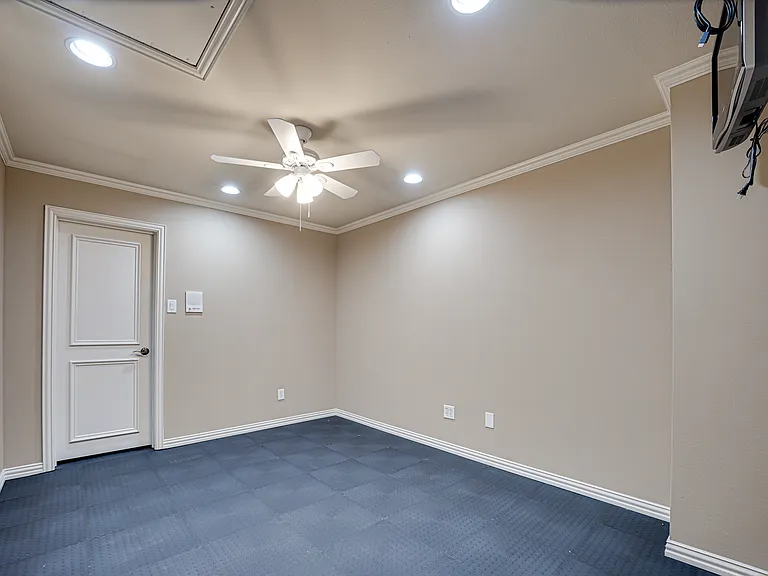 5004 Castle Creek Ct — Photo 26
