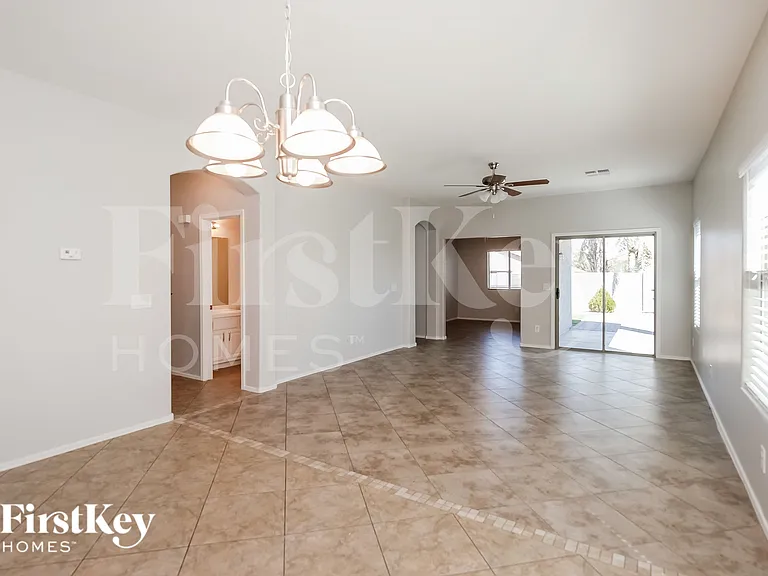 1210 W Vineyard Plains Dr — Photo 5