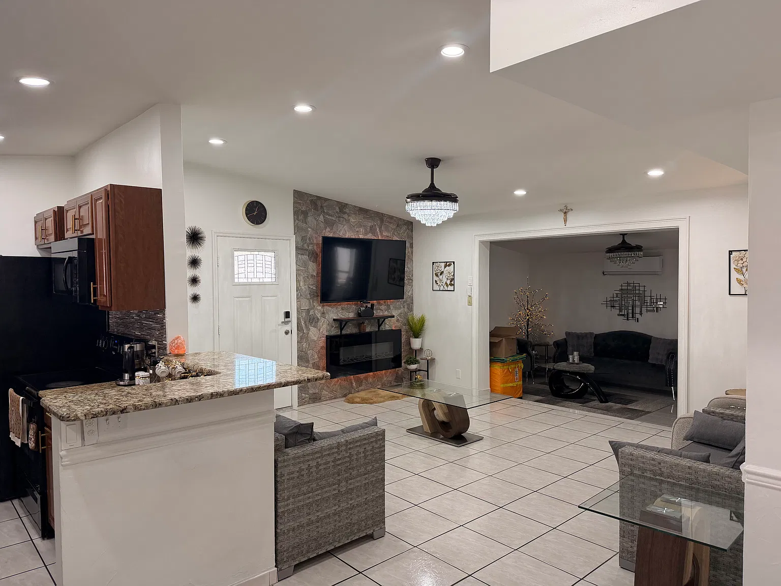 3 bed, 1145 sqft, $2,400 — Photo 4