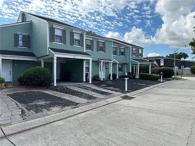 3 bed, 2.5 bath, 1350 sqft, $1,950 — Photo 3
