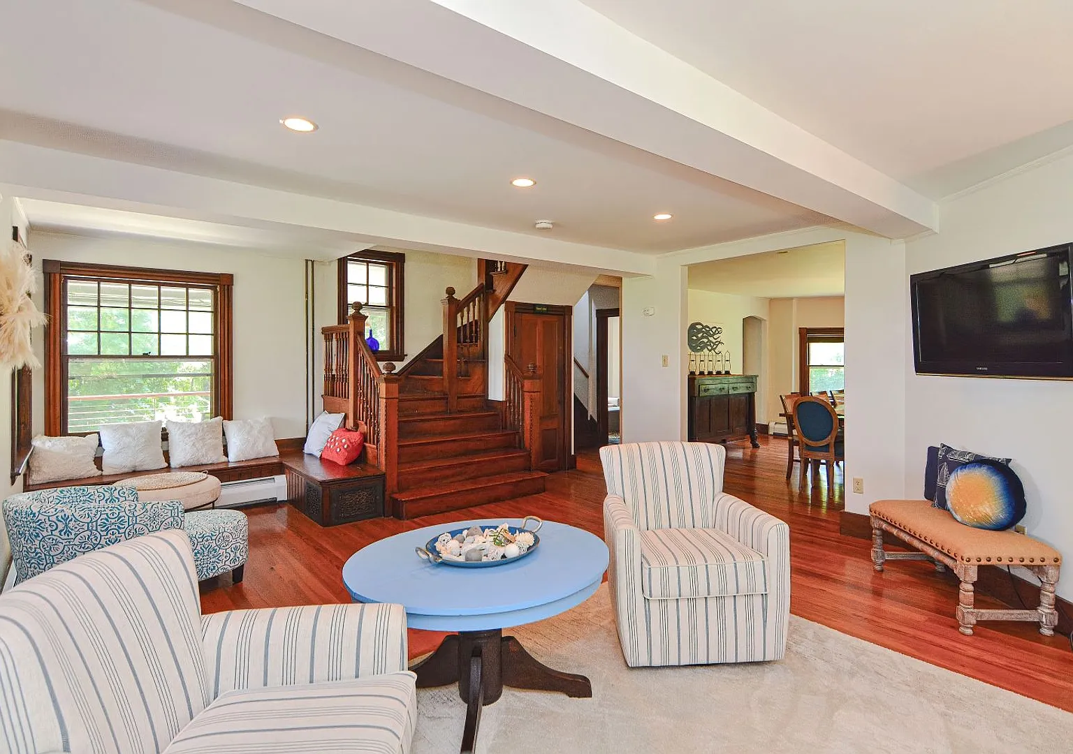 Stunning Victorian Winter Rental with Ocean Views! — Photo 4