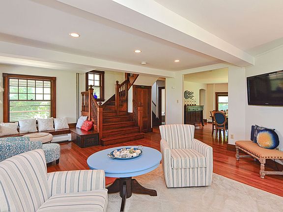 4th image of 16 Oakes Ln
