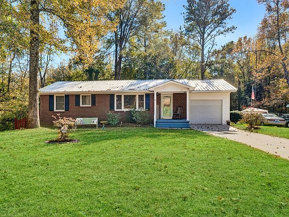2nd image of 415 Beechwood Cir
