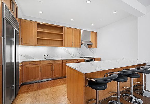 4th image of 130 W 30th St APT 4B