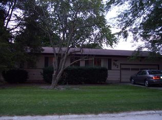 903 Poplar Ln, Monticello, IL 61856