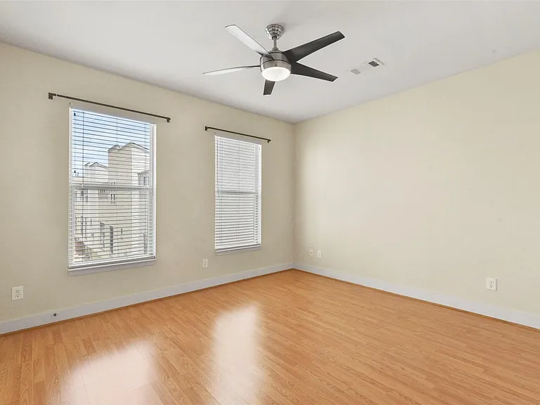 901 Roy St — Photo 17