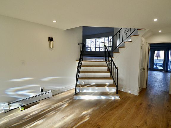 5th image of 132 Constitution Dr