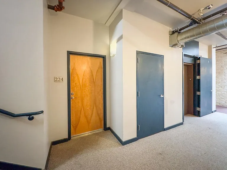 411 Brazos St — Photo 4