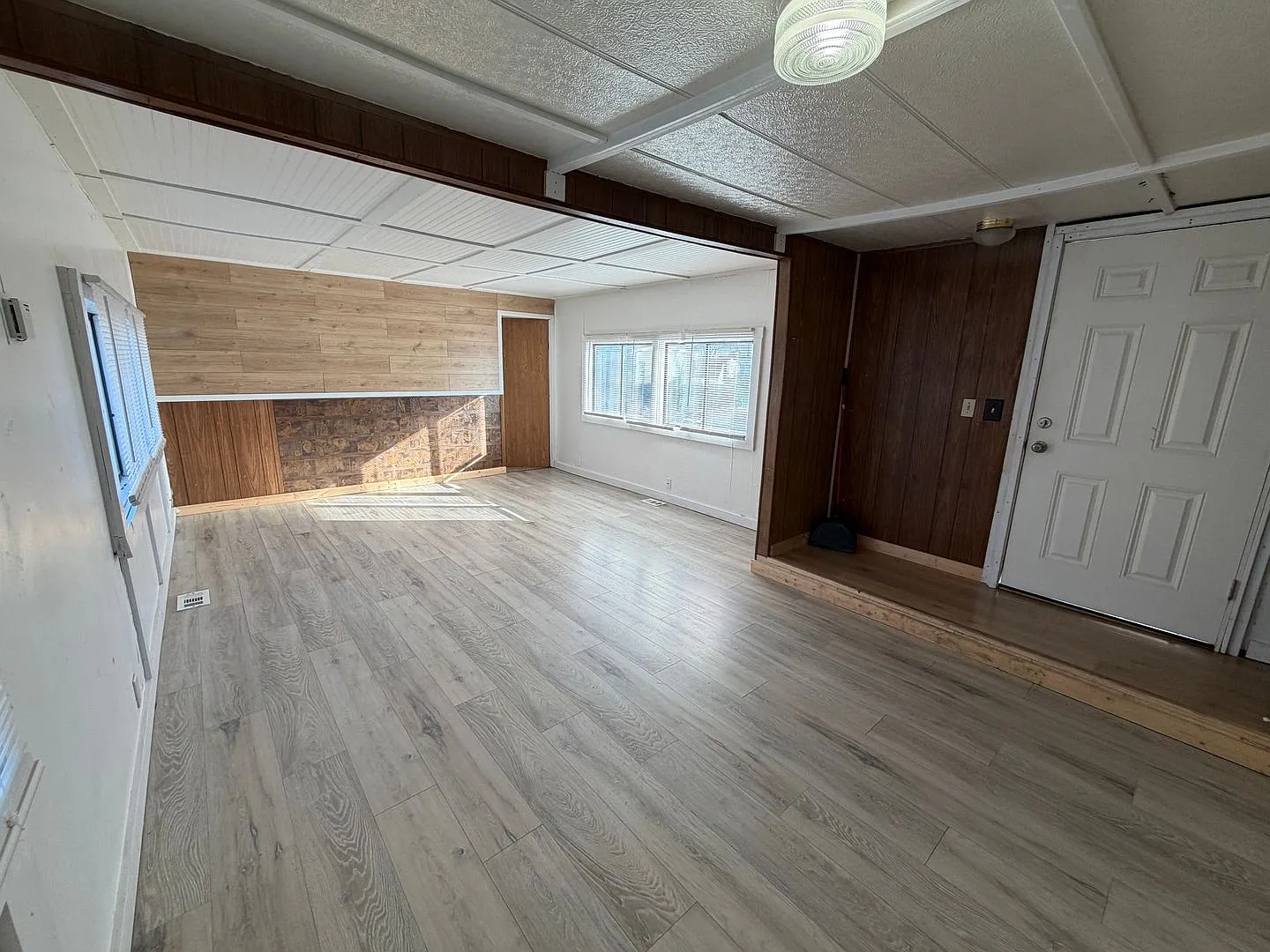3 bed 1 bath mobile home — Photo 2