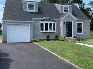 3412 1st St, Oceanside, NY 11572