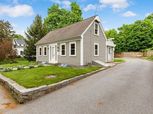 17 Pigeon Hill St, Rockport, MA 01966