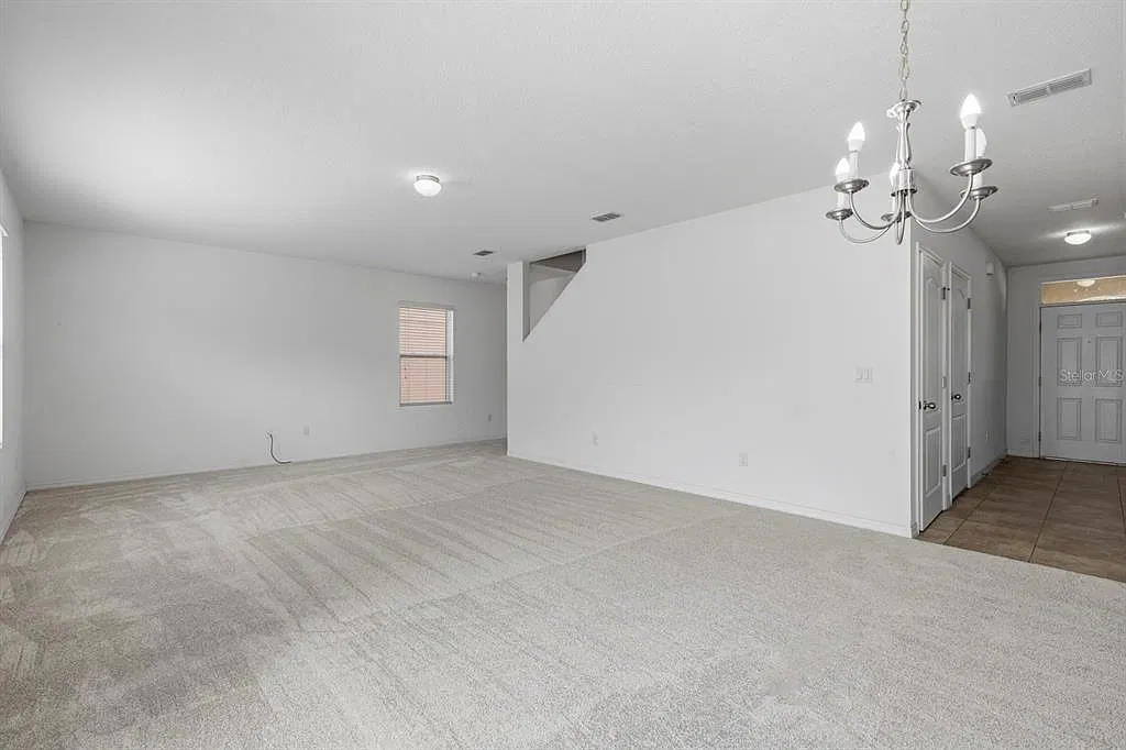 4 bed, 2.5 bath, 2432 sqft, $2,200 — Photo 4
